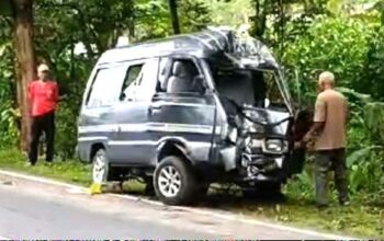 Mobil Tabrak Pohon Di Jalan Angker Tanggulangin, Kecelakaan Terulang