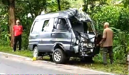 Mobil Tabrak Pohon Di Jalan Angker Tanggulangin, Kecelakaan Terulang