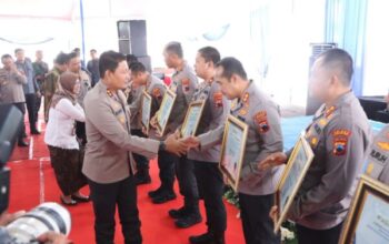 Pelayanan Warga Dinilai Baik, 10 Polres Di Jateng Terima Penghargaan