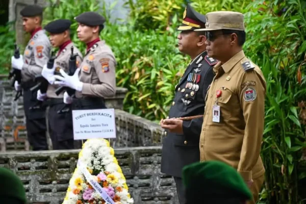 Pemakaman Alm Irjen Pol Alpiner Sinaga, Kapolres Dan Wakil Bupati