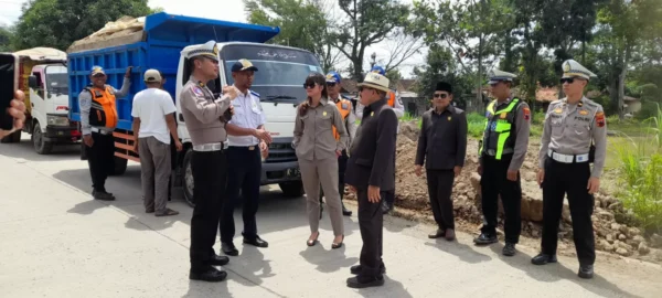 Penertiban Truk Muatan Galian C Di Kendal, Polres Bersama Komisi