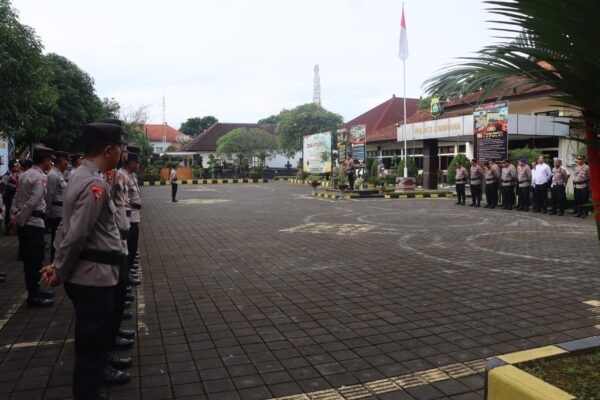 Penggunaan Senjata Api Jadi Sorotan Waka Polres Jembrana Di Apel