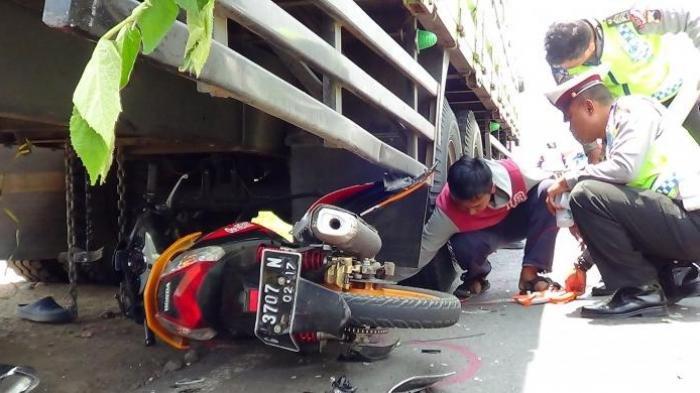 Pintu Truk Yang Tiba Tiba Terbuka Sebabkan Pemotor Tewas Di Semarang