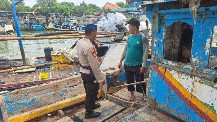 Polairud Jepara Imbau Nelayan Tidak Nekat Melaut Karena Ombak Tinggi