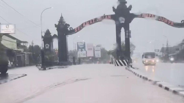 Polisi Berikan Penjelasan Terkait Tergenangnya Jalan Raya Magelang Jogja Yang Viral