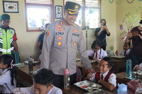 Polisi Jembrana Dukung Program Pemberian Makanan Sehat Di Sekolah