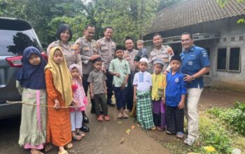 Polisi Polrestabes Semarang Jadi Bapak Asuh 35 Anak Yatim Piatu