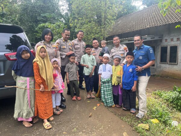 Polisi Polrestabes Semarang Jadi Bapak Asuh 35 Anak Yatim Piatu