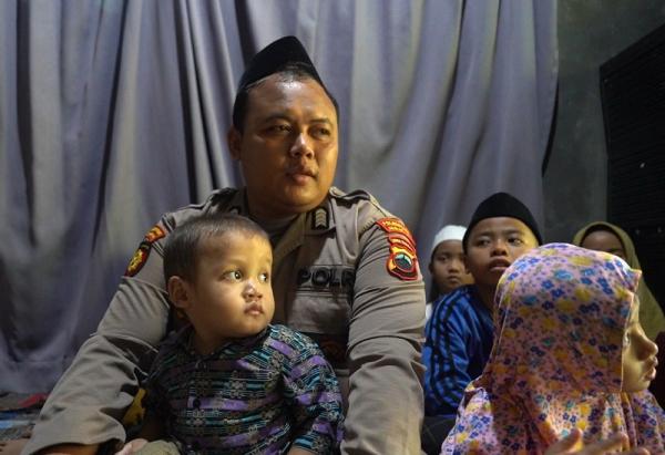 Polisi Semarang, Bripka Fahmi, Menjadi Teladan Dengan Jadi Bapak Asuh