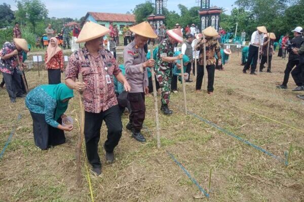 Pencanangan Penanaman Padi Gogo di Kalinanas Didukung Polres Boyolali