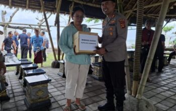 Polres Jembrana Gelar Program “minggu Kasih” Di Desa Yehembang