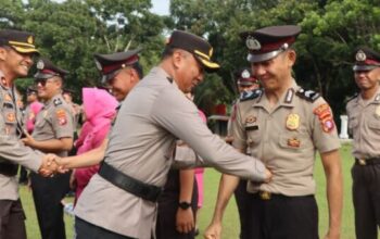 Polres Lamandau Gelar Upacara Kenaikan Pangkat Untuk 24 Personel Terbaik