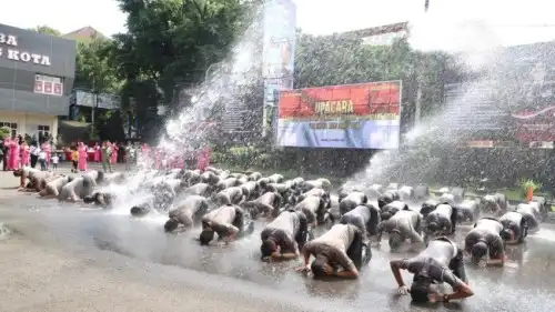 Polresta Malang Beri Apresiasi, 75 Personel Rayakan Dengan Sujud Dan