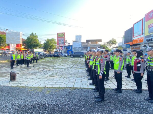 Polri Hadir, Polres Banjarnegara Pastikan Kelancaran Lalu Lintas Di Pagi