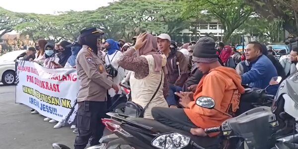 Polri Humanis, Polresta Malang Kota Jaga Keamanan Unjuk Rasa Dengan