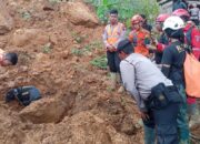 Ratusan Brimob Dikerahkan Polri Bantu Evakuasi Korban Bencana di Jateng