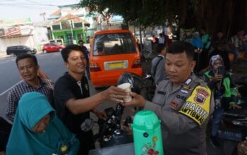 Polsek Batang Hadirkan Program Ngucur Pak, Inovasi Humanis Untuk Masyarakat