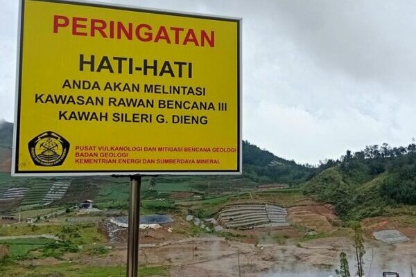 Kawah Sileri Semburkan Lumpur Setinggi 50 Meter, Pos Pengamatan Dieng: Waspada