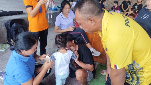 Bhabinkamtibmas Desa Asahduren Hadir di Posyandu ILP, Wujudkan Kehadiran Polri di Tengah Masyarakat