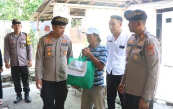 Program Minggu Kasih: Kapolres Jembrana Berikan Bantuan Kepada Warga Kurang