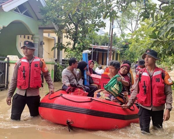 Ratusan Personel Satbrimob Polda Jateng Dikerahkan Cari Korban Longsor Di