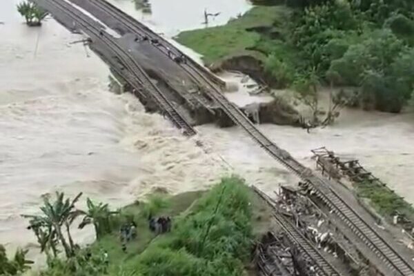 Banjir Gerus Rel di Grobogan, 7 Jadwal Kereta Api Dibatalkan