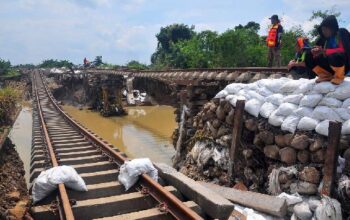 Rel Kereta Tergerus Banjir Di Grobogan, Ini Perubahan Jadwal Perjalanan