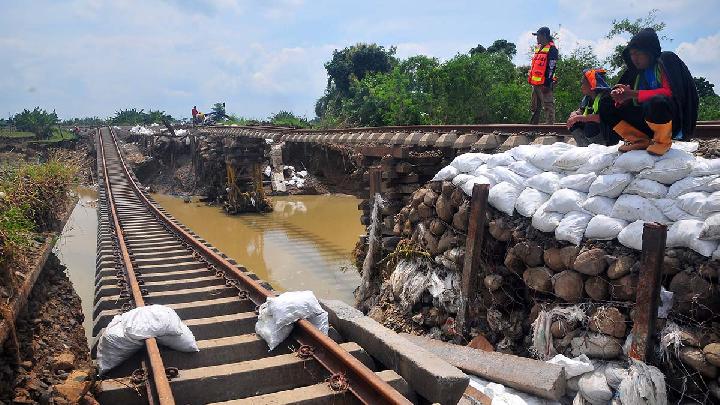 Rel Kereta Tergerus Banjir Di Grobogan, Ini Perubahan Jadwal Perjalanan