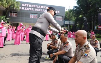 Reward Akhir Tahun: 75 Personel Polresta Malang Kota Terima Kenaikan