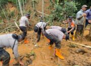 Sigap Hadapi Bencana, Sat Brimob Polda Jateng Evakuasi Korban Dan