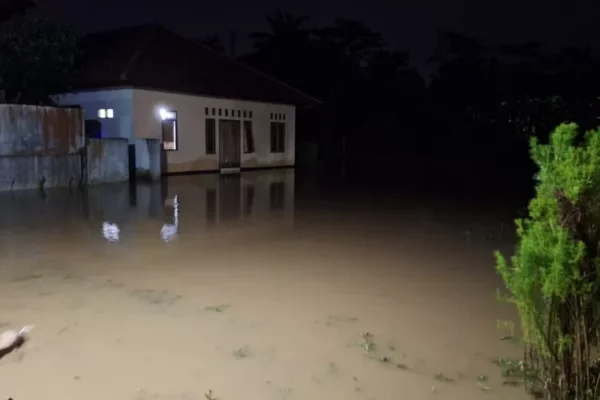 Sungai Cipaingan Meluap, Desa Cisuru Cilacap Dilanda Banjir Bandang