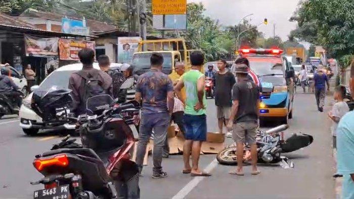 Tabrakan 3 Kendaraan Di Tuntang Semarang, Pemotor Meregang Nyawa Di