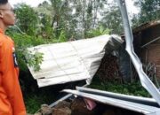 Terjangan Angin Kencang di Salatiga, Atap Rumah Warga Sampai Terbawa Angin