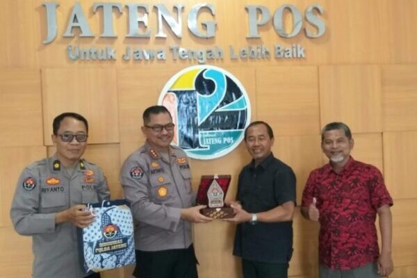 Kunjungan ke Jateng Pos, Bidhumas Polda Jateng Perkuat Sinergi Media