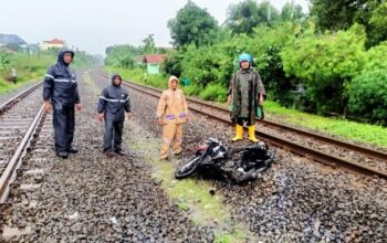 Tragedi Di Mangkang Semarang, Pemotor Wanita Tewas Tertabrak Kereta Api