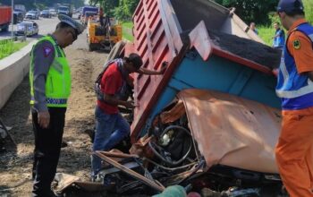 Truk Rem Blong Di Tol Semarang Selamat Dari Bahaya Berkat