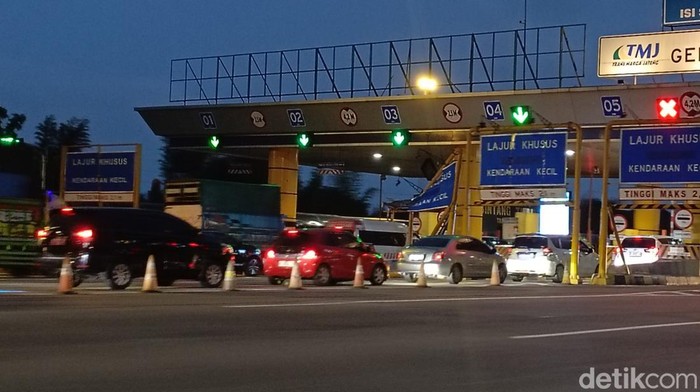 Truk Tronton Tabrak Gerbang Tol Banyumanik, Kejadian Menghambat Akses Lalu Lintas