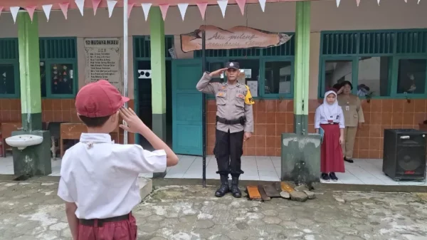 Upacara Di Sdn 1 Gumelem Kulon Banjarnegara, Kanit Binmas Polsek