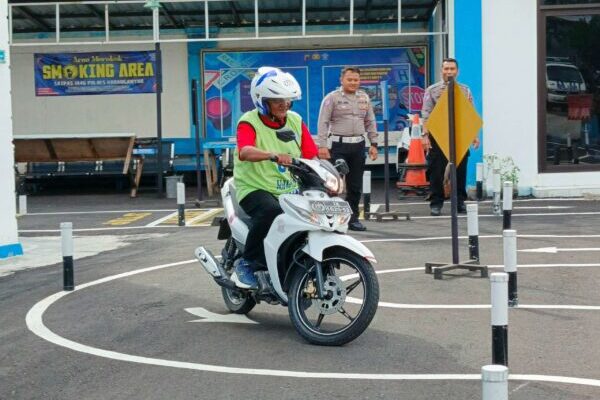 Satlantas Polres Karanganyar Jelaskan Prosedur Uji SIM C yang Viral di Jalan Raya