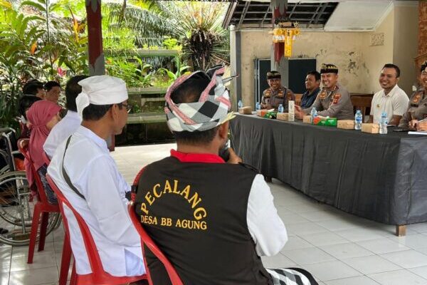 Warga Terbantu, Kapolres Jembrana Salurkan Bantuan dalam Program Minggu Kasih