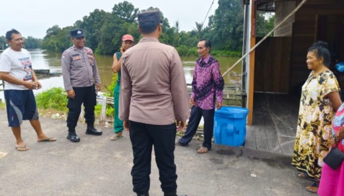 Waspada Musim Hujan! Satbinmas Polres Lamandau Imbau Warga Bantaran Sungai Antisipasi Banjir