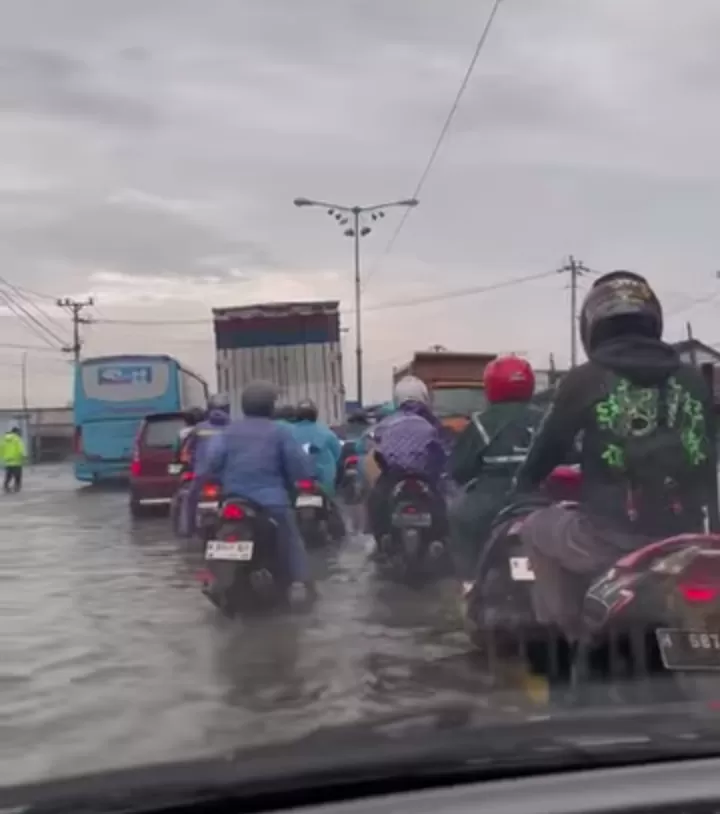 Wilayah Pantura Demak Semarang Tergenang Rob, Aktivitas Warga Terganggu