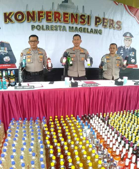 1.037 Botol Minuman Beralkohol Berbagai Merek Diamankan Polisi