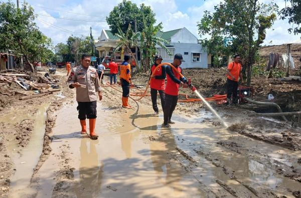 Akibat Tanggul Jebol, Jalan Di Mintreng Baturagung Dipenuhi Lumpur, Bpbd