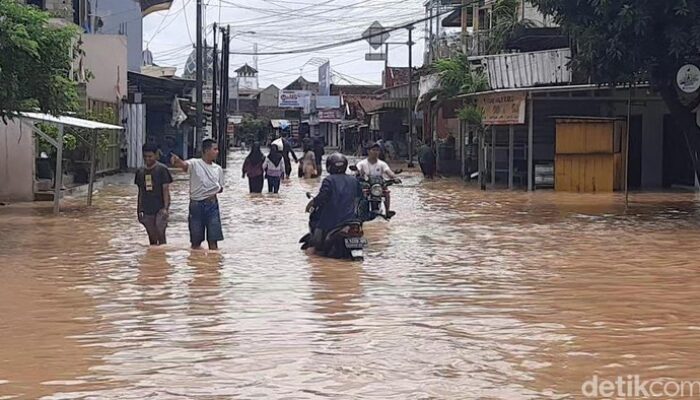 Banjir Lumpuhkan Jalan Alternatif Kudus-Pati di Mejobo