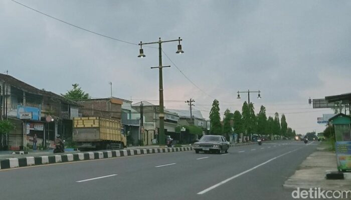 Nekat Ngeblong Lawan Arah, Bus Mira Diciduk di Jalan Jogja-Solo