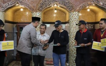 Aksi Sosial Polresta Malang Kota, Bagikan Mushaf Alquran Dan Sembako