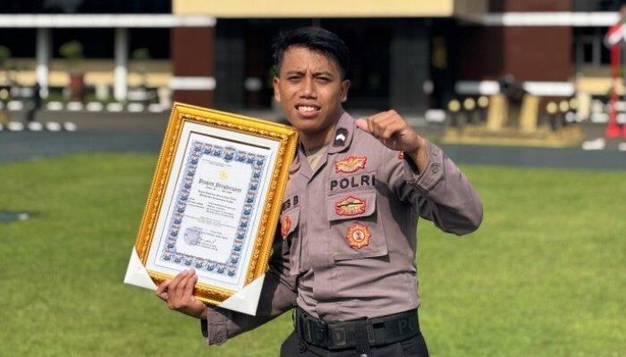 Anggota Polresta Malang Kota Berprestasi di Pencak Silat, Kapolda Jatim Beri Penghargaan