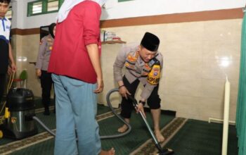 Bakti Sosial Polresta Malang Kota, Masjid Bersih Dan Warga Terima