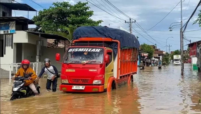 Banjir Parah, Arus Lalu Lintas Kudus-Pati dan Kudus-Grobogan Terganggu